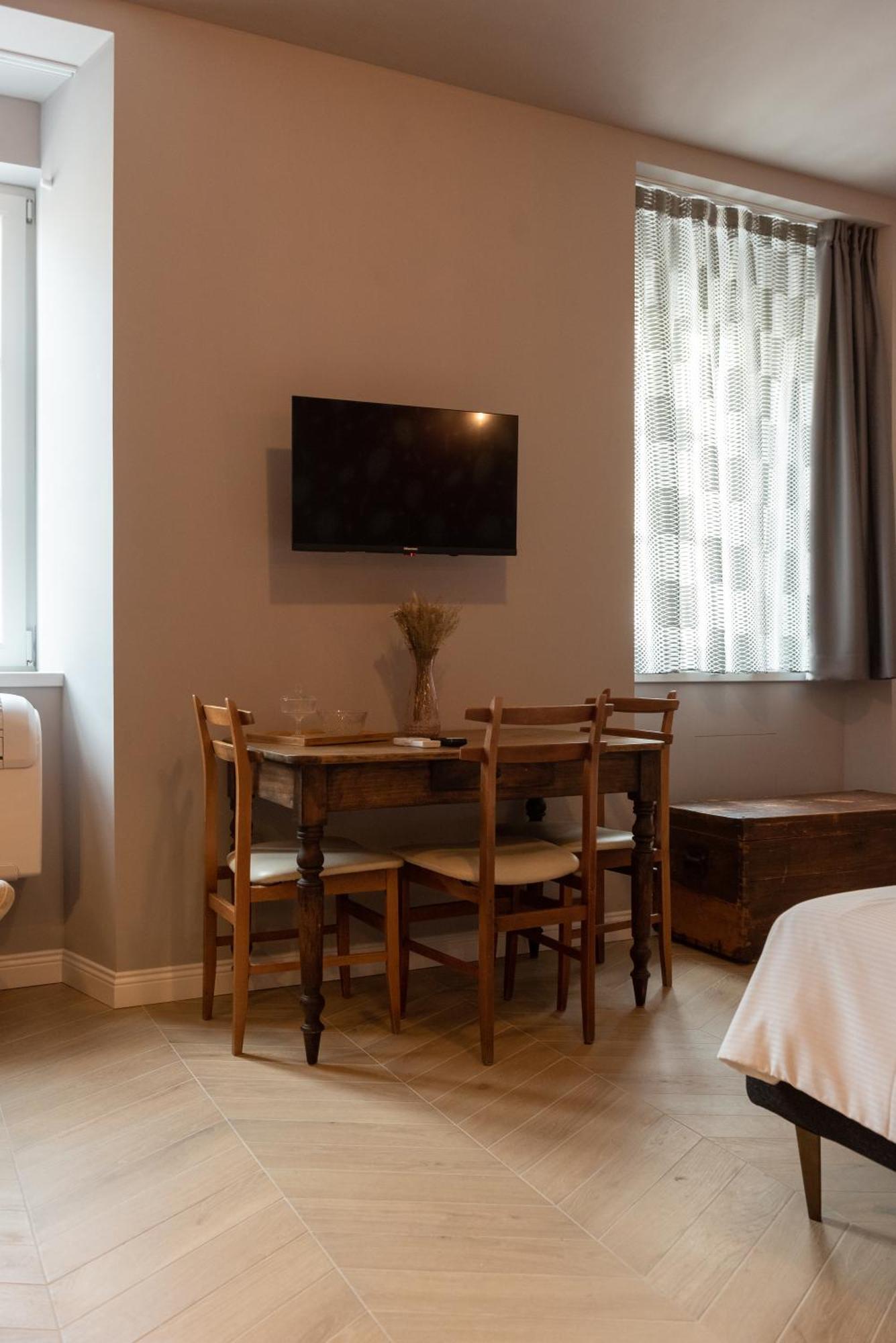 Regina Boutique Suites Trieste Exterior foto